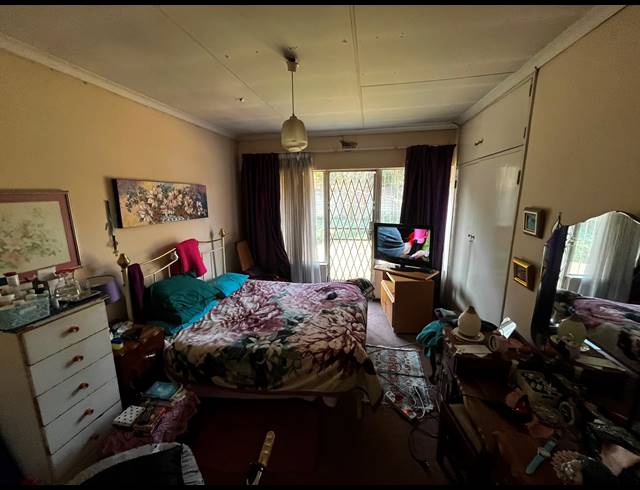3 BEDROOM HOUSE FOR SALE IN DERSLEY